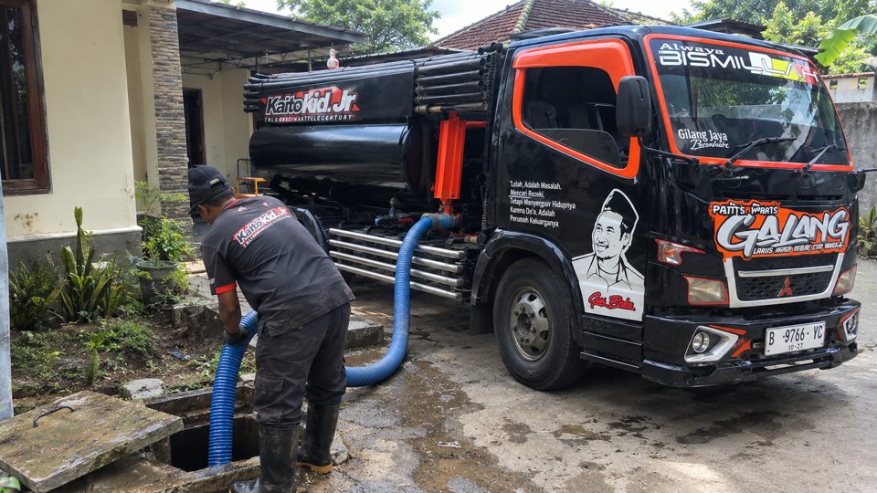Sedot WC dan septictank